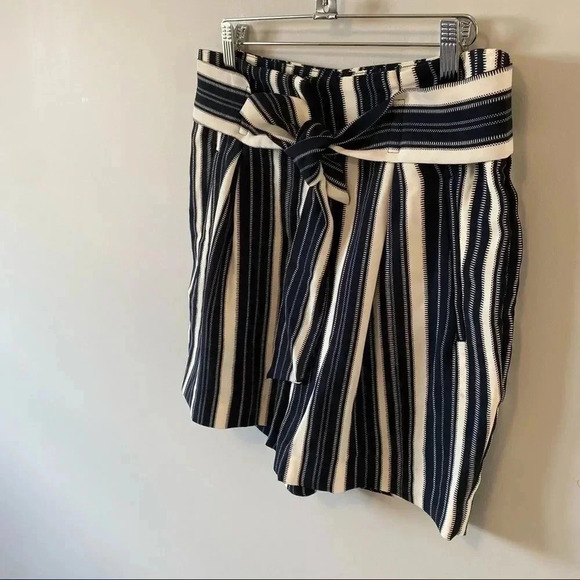 NWT H&M High Waist Navy Striped Wide  Leg Shorts Tie Belt Waist - Picture 2 of 16